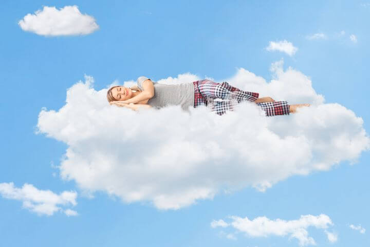 นอนบนก้อนเมฆ