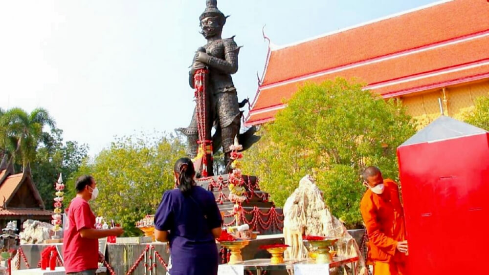 องค์ท้าวเวสสุวรรณ วัดพระศรีอารย์ จังหวัดราชบุรี